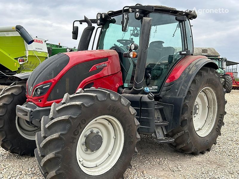 sérült Valtra N154 kerekes traktor