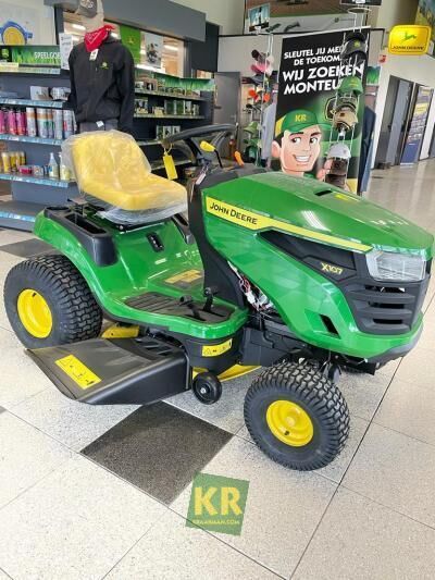 új John Deere X107 fűnyíró traktor